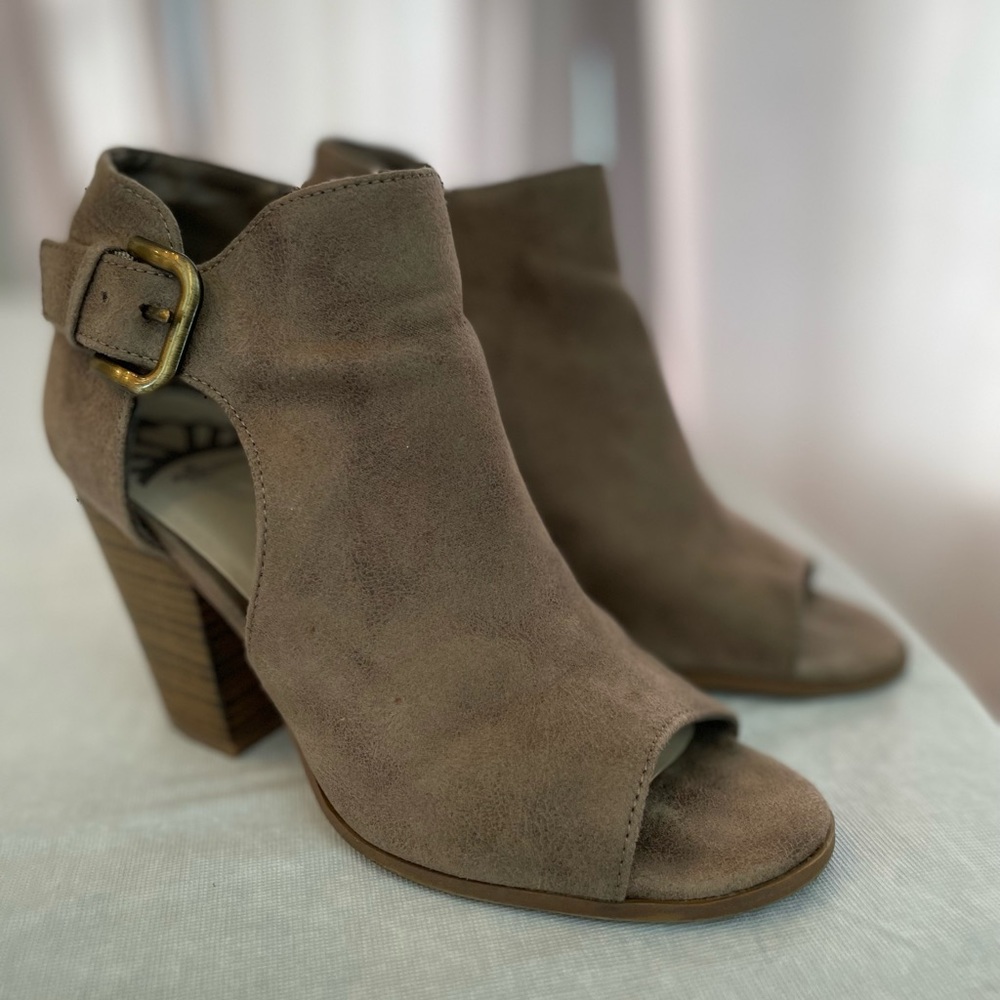 Fergalicious by Fergie 8.5 Tan Heels